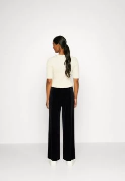 Anna Field VelvetWide Leg Trousers - Bukse - Black -Anna Field 9a615994b8b54016af79183f754c1a78